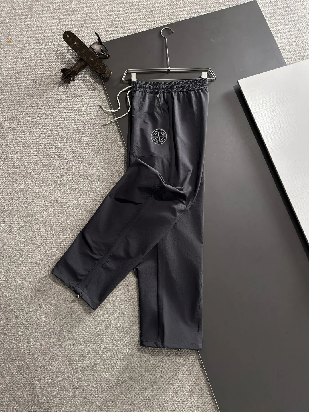 🅿️390 next day shipping Stone Island 2025 spring and summer new elastic band casual pants, thin counter custom fabrics, high breathability and comfort, impeccable details, brand element design concept, reflecting high quality. It feels delicate and soft! It presents a casual cut and the upper body shape is great! Size: M-4XL